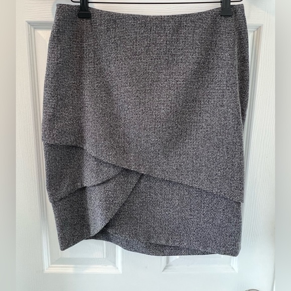 The Limited Short Sleeve Skirt Suit - Picture 6 of 6